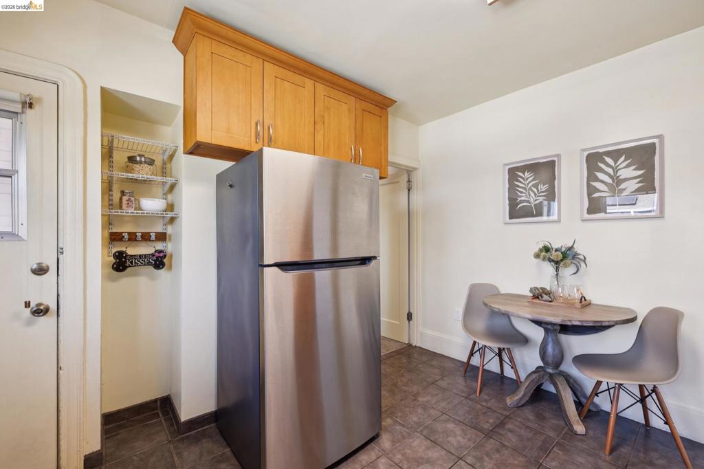 1152 Francisco St Property Photo 13