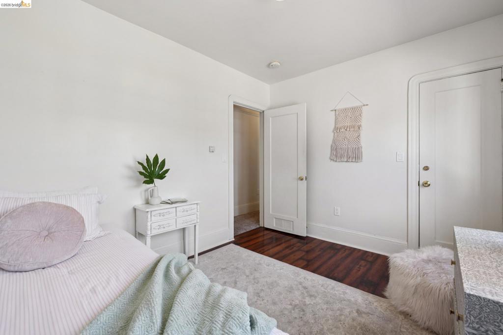 1152 Francisco St Property Photo 17