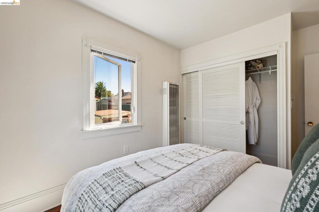 1152 Francisco St Property Photo 21