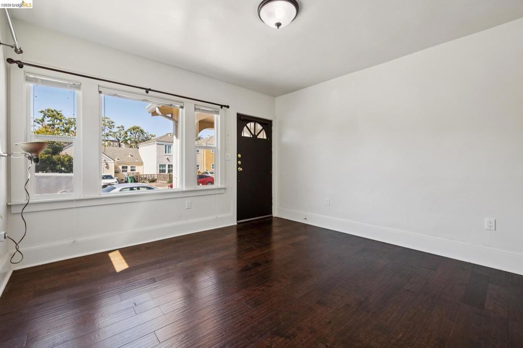 1152 Francisco St Property Photo 25