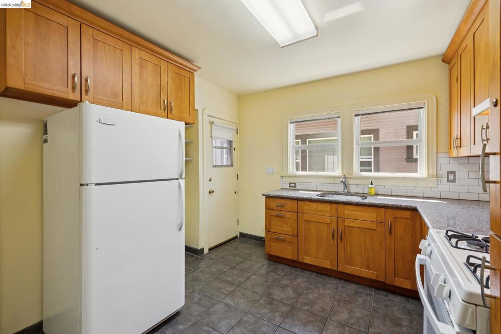 1152 Francisco St Property Photo 27