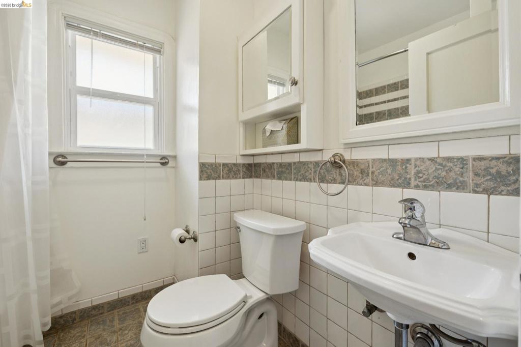 1152 Francisco St Property Photo 34