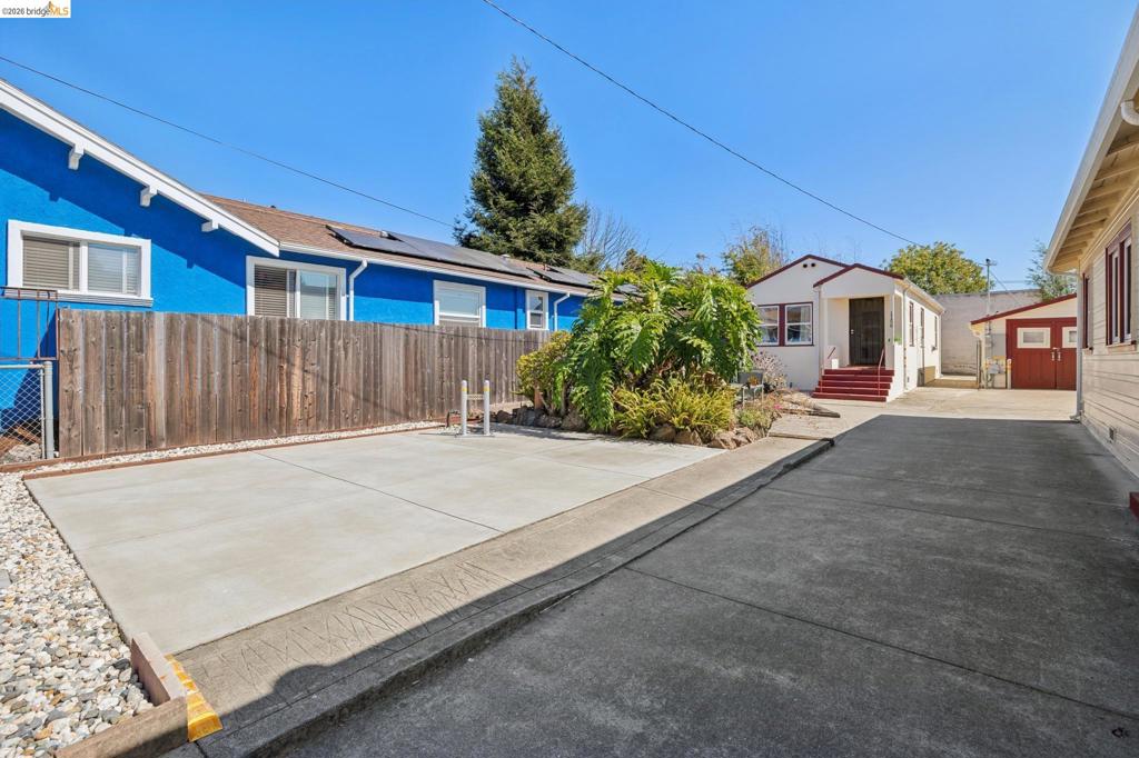 1152 Francisco St Property Photo 36