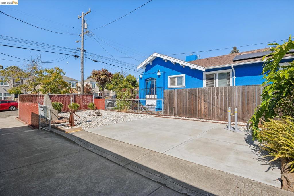 1152 Francisco St Property Photo 37