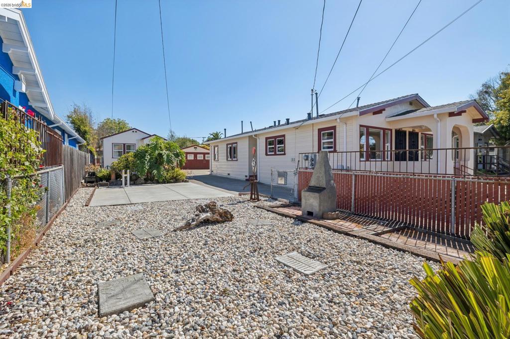 1152 Francisco St Property Photo 38
