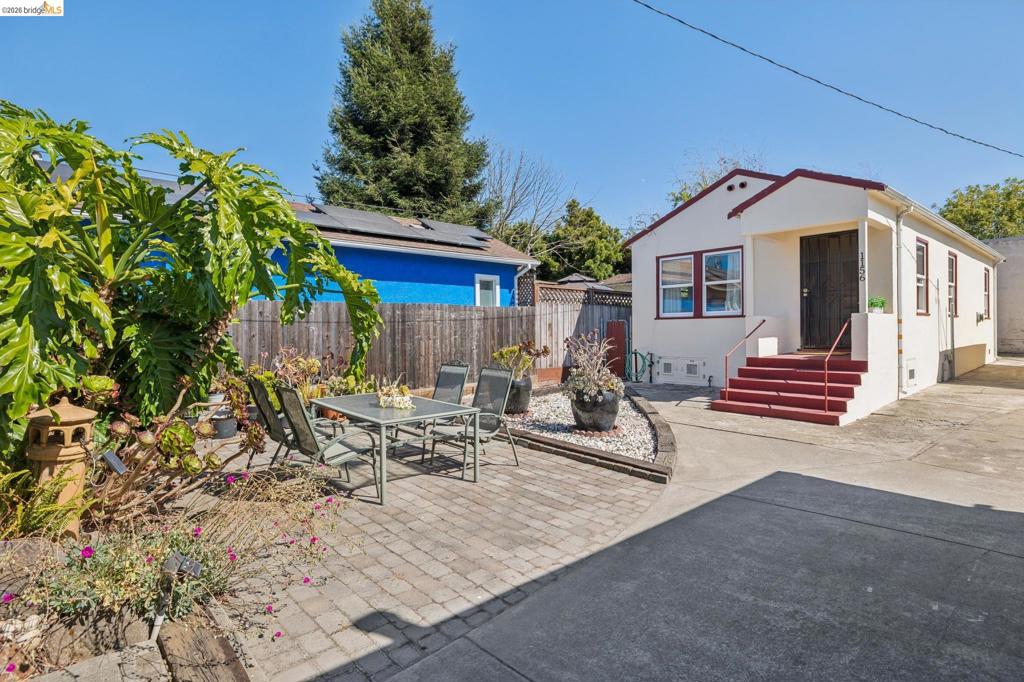 1152 Francisco St Property Photo 39