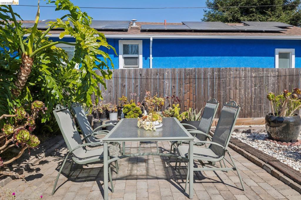 1152 Francisco St Property Photo 40