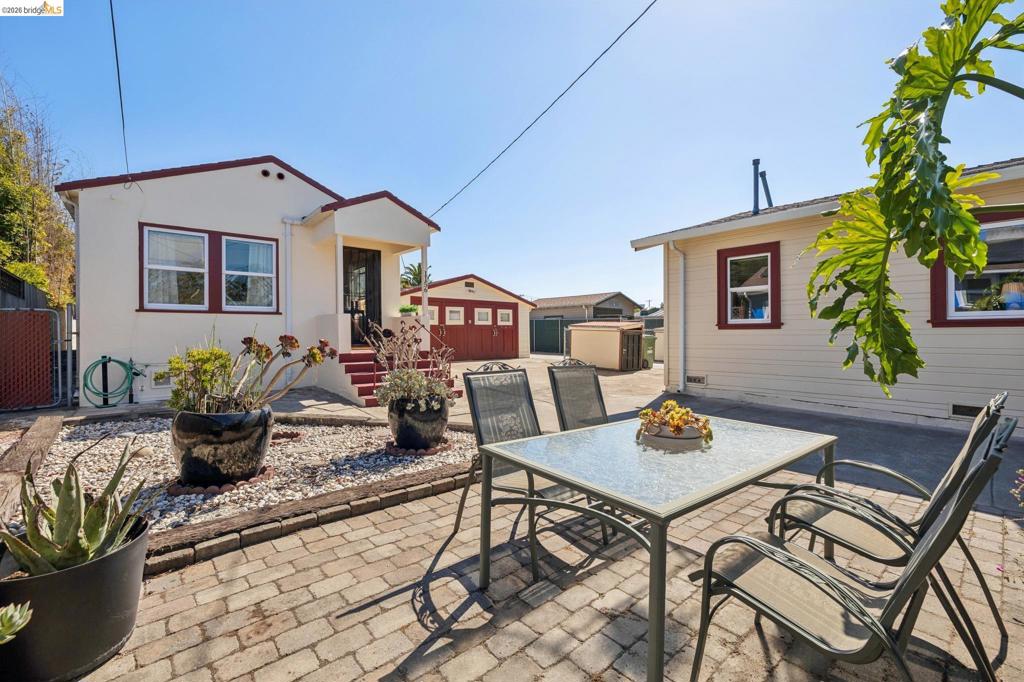 1152 Francisco St Property Photo 43