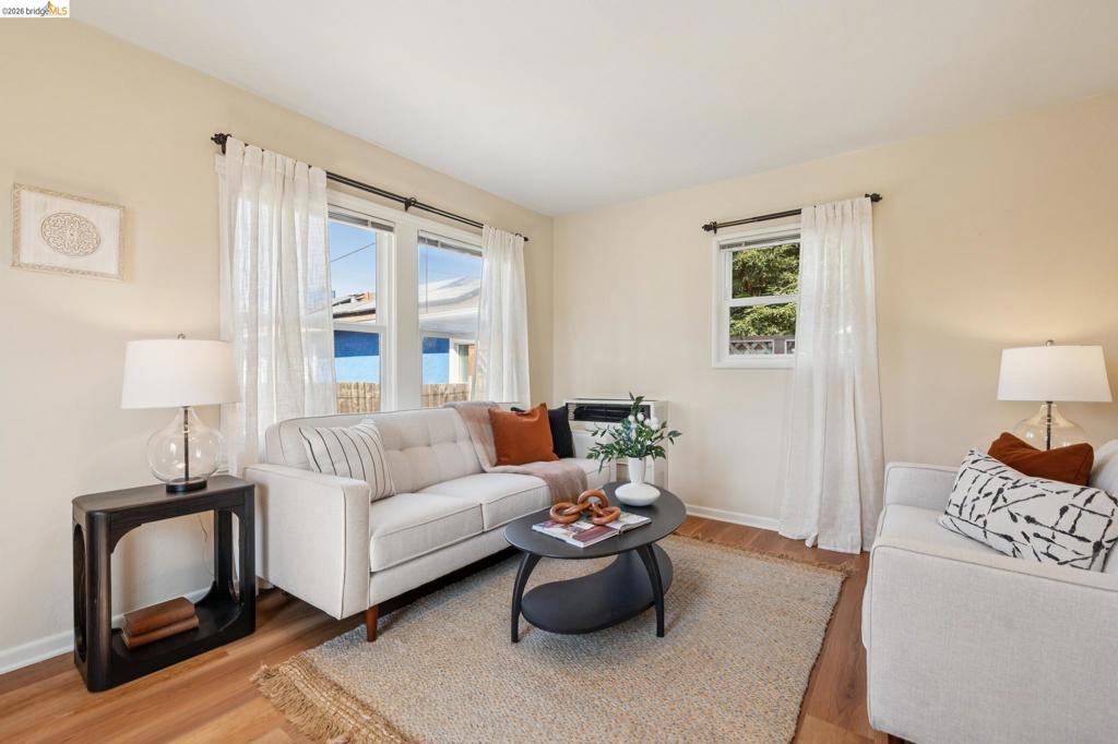 1152 Francisco St Property Photo 46