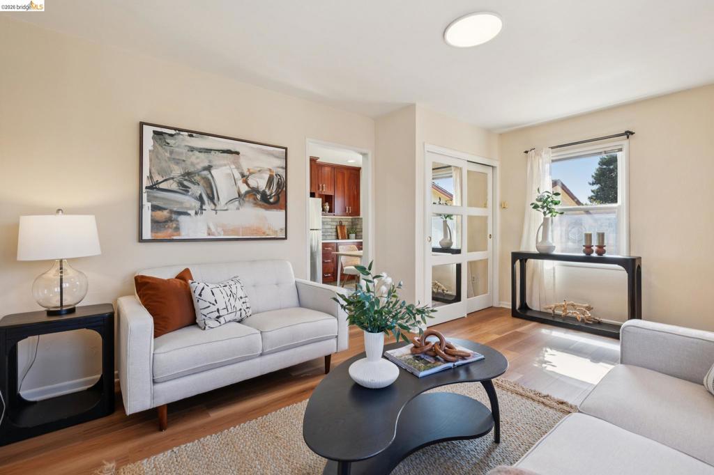 1152 Francisco St Property Photo 48