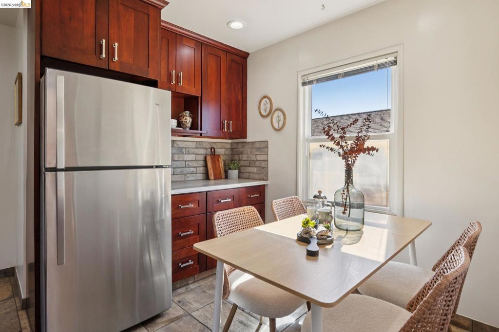 1152 Francisco St Property Photo 49