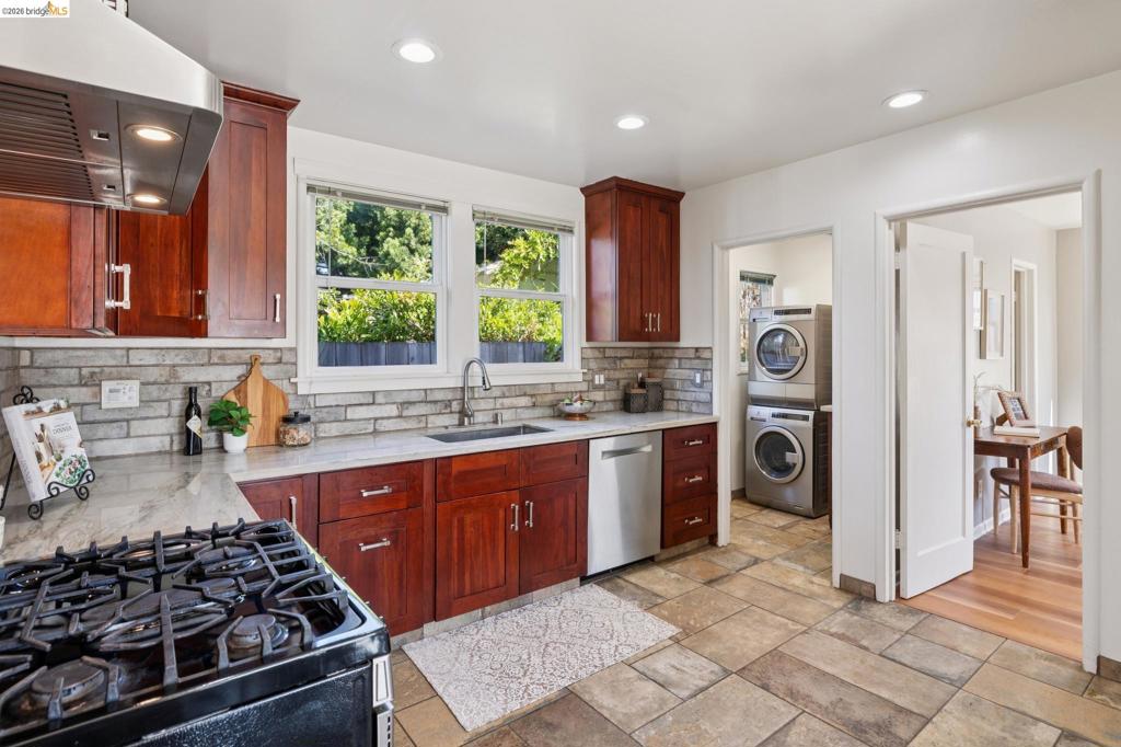 1152 Francisco St Property Photo 51