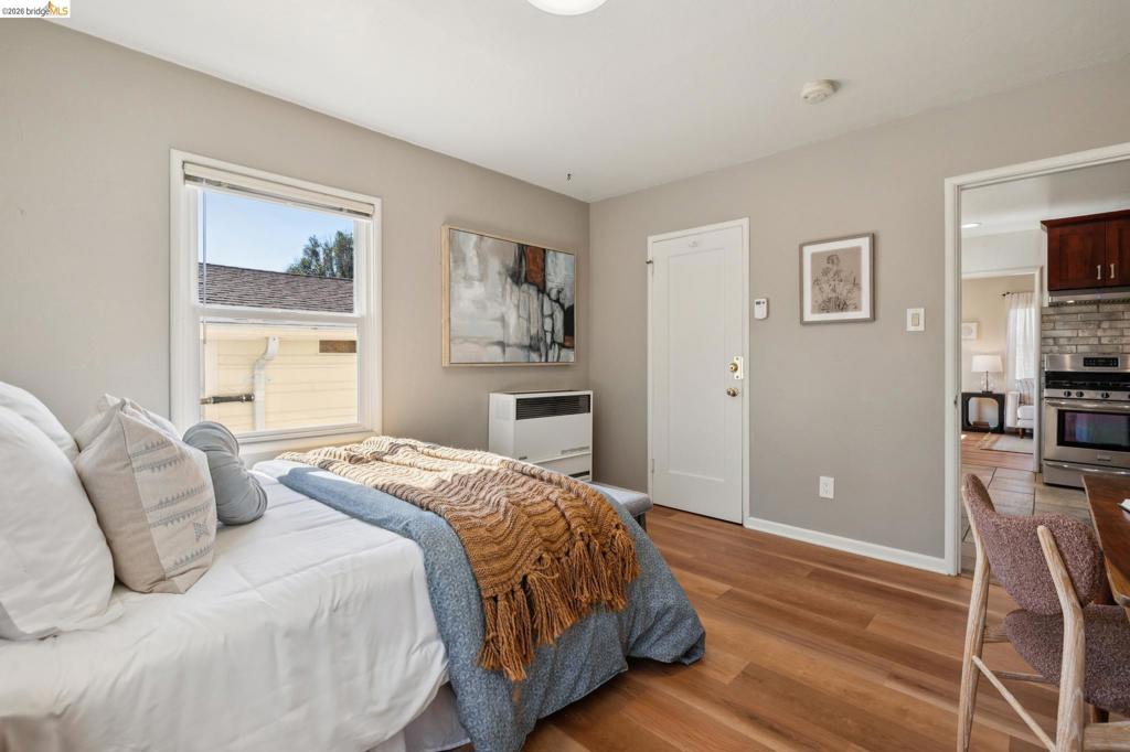 1152 Francisco St Property Photo 56