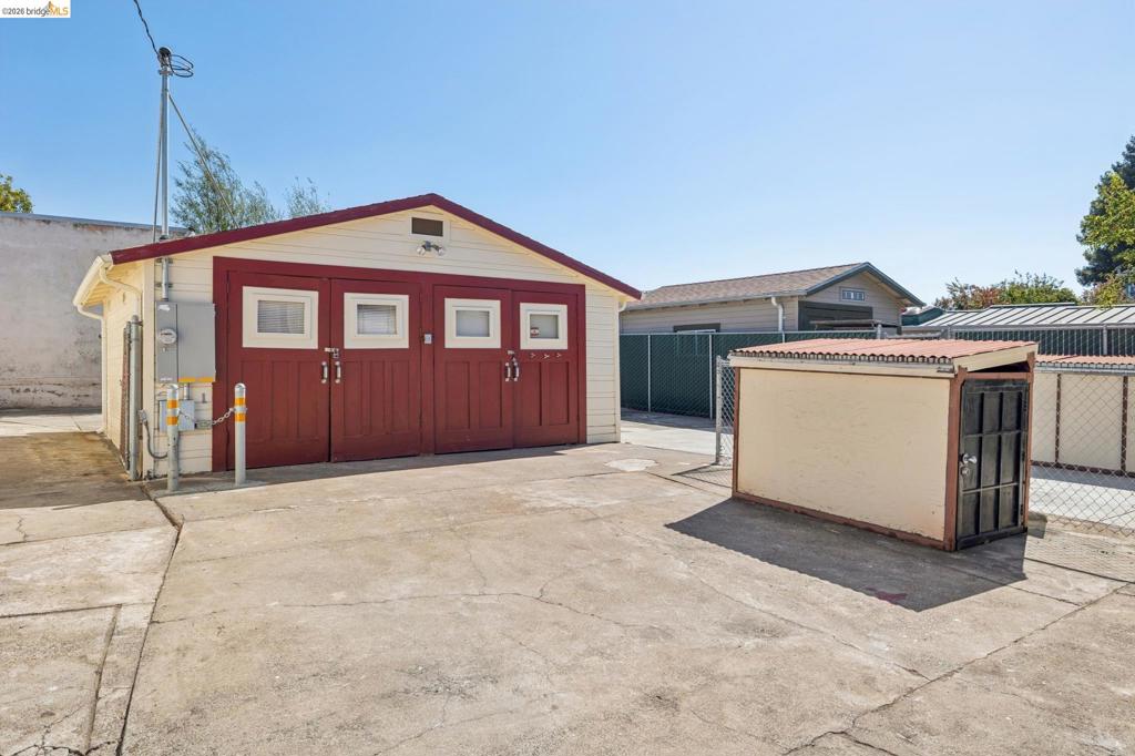 1152 Francisco St Property Photo 60