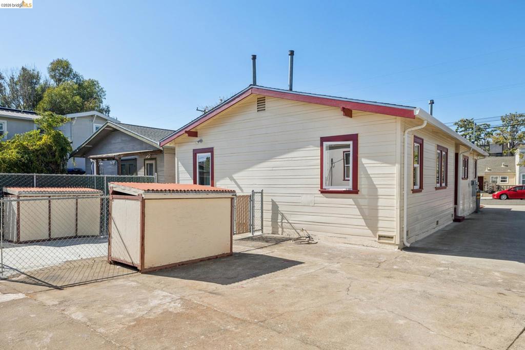 1152 Francisco St Property Photo 61