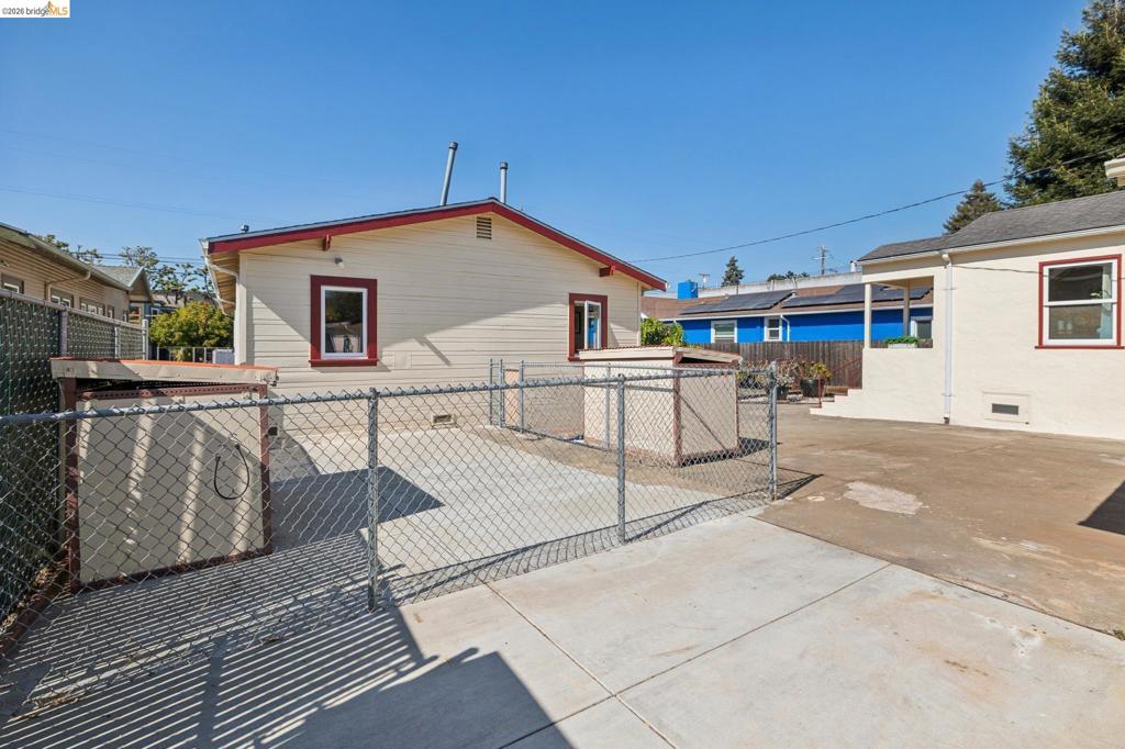 1152 Francisco St Property Photo 62