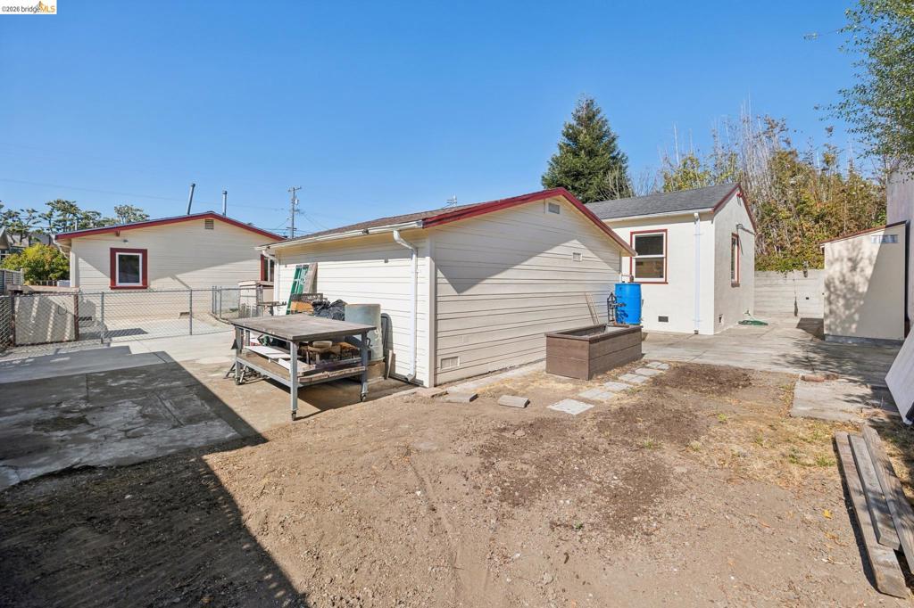 1152 Francisco St Property Photo 64