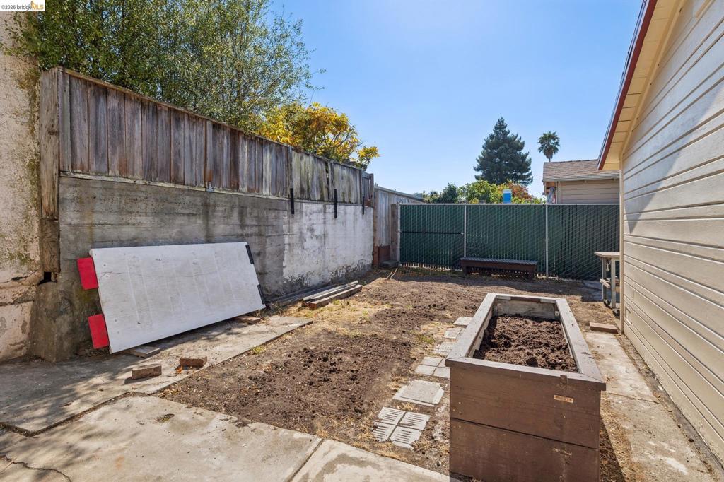 1152 Francisco St Property Photo 68