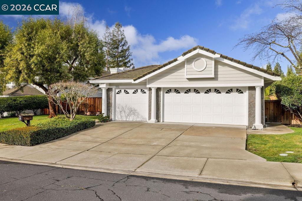 4283 Knollview Dr Property Photo 2