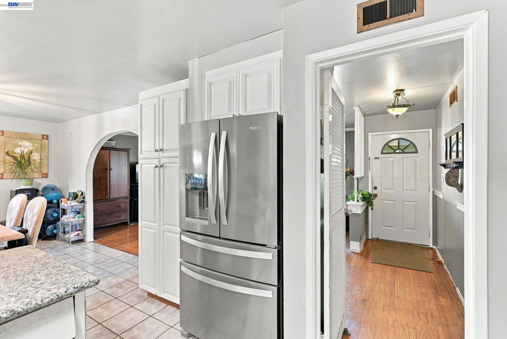 1451 Linfield Ln Property Photo 16
