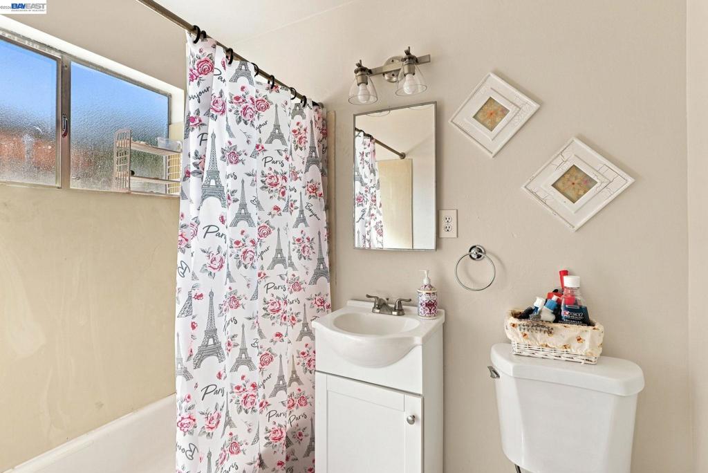 1451 Linfield Ln Property Photo 25