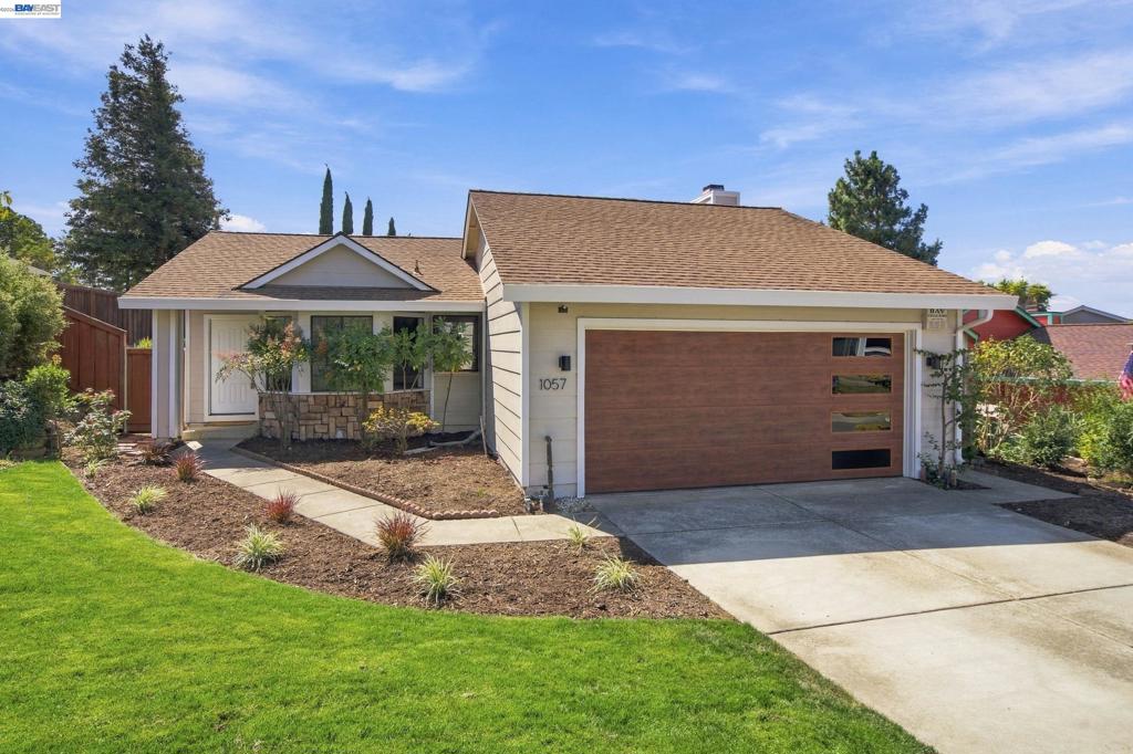 1057 Topsail Drive Property Photo 4