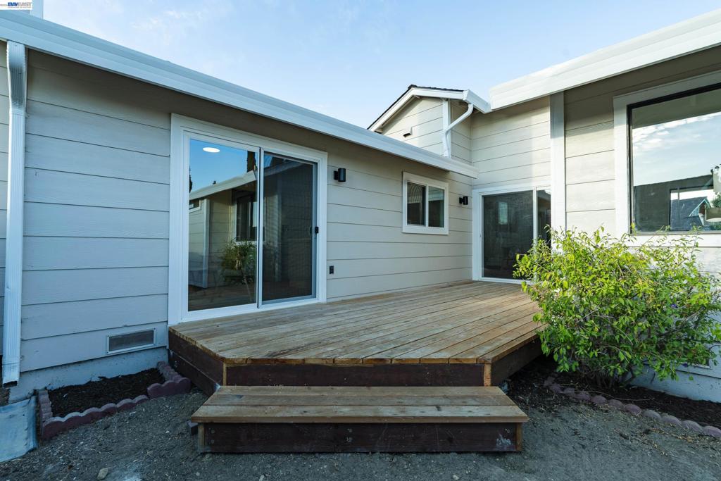 1057 Topsail Drive Property Photo 18