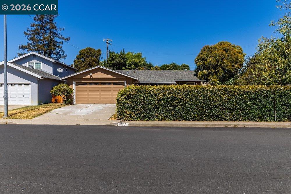3337 Claudia Dr Property Photo 4