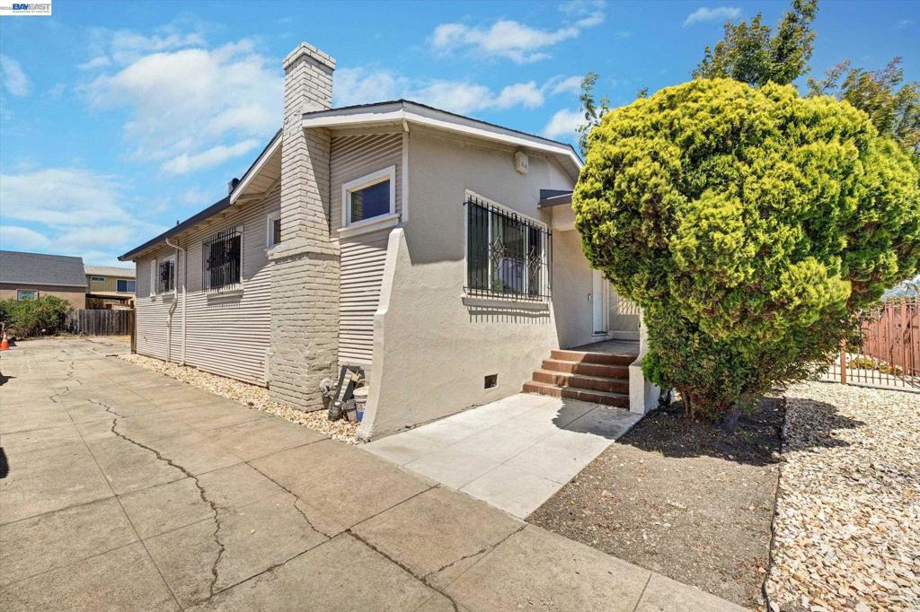 1707 73rd Ave Property Photo