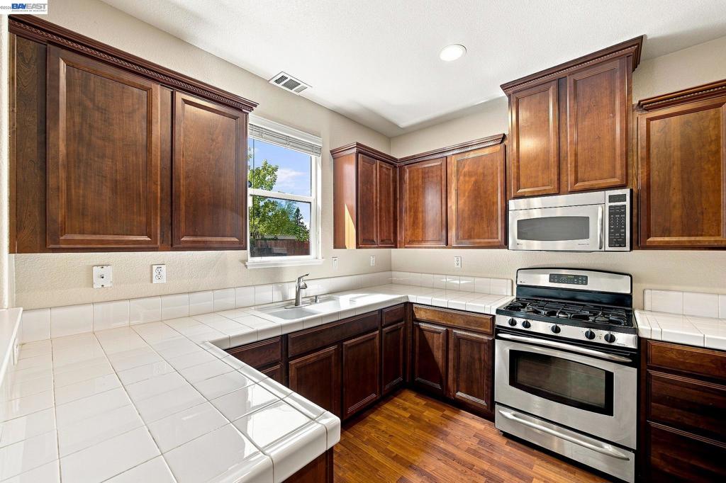 2401 Coffeeberry Road Property Photo 7