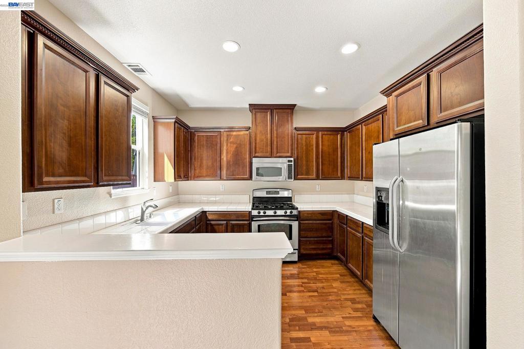 2401 Coffeeberry Road Property Photo 8