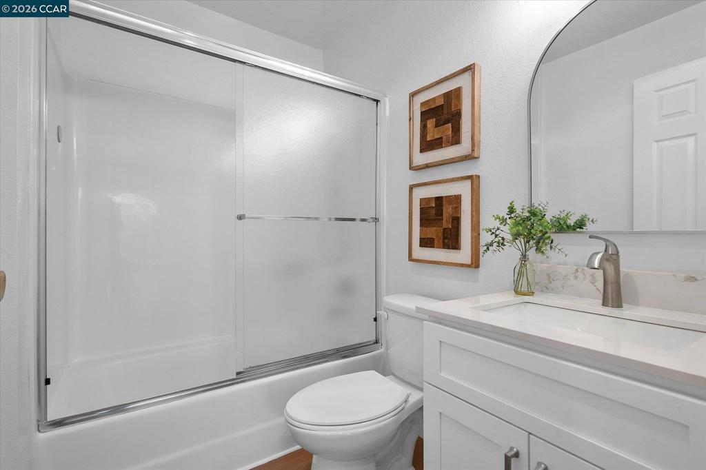 946 Elgin St C Property Photo 28