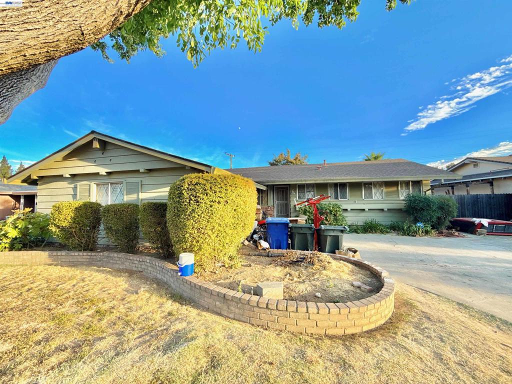 5814 Hemlock St Property Photo 1