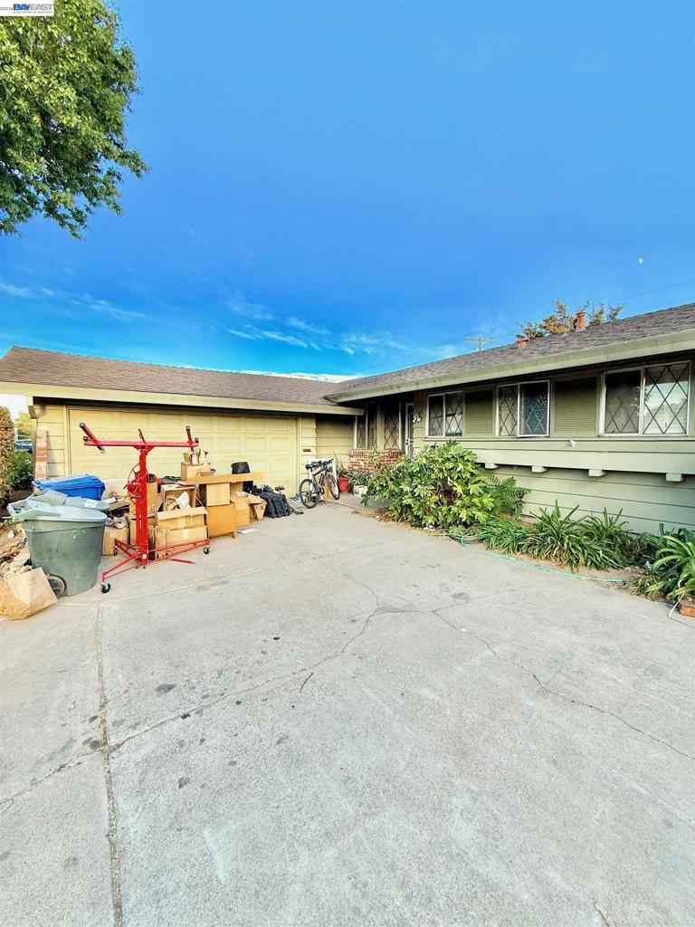 5814 Hemlock St Property Photo 4
