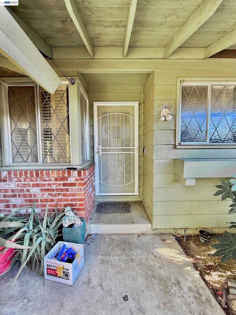 5814 Hemlock St Property Photo 6