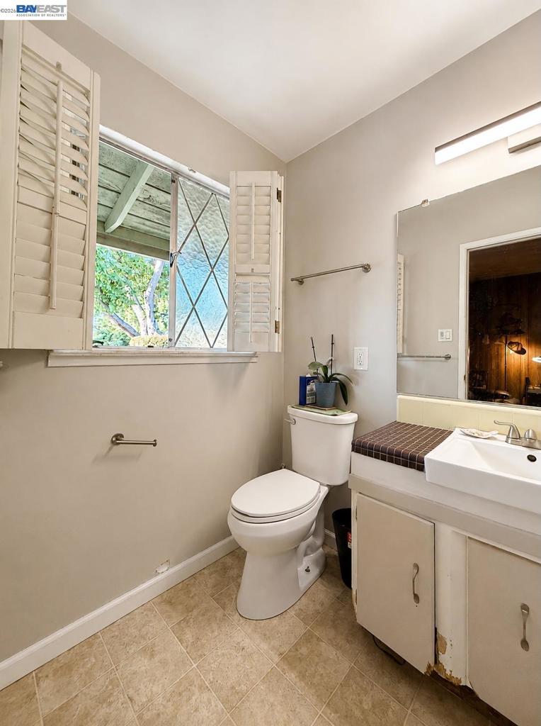 5814 Hemlock St Property Photo 18