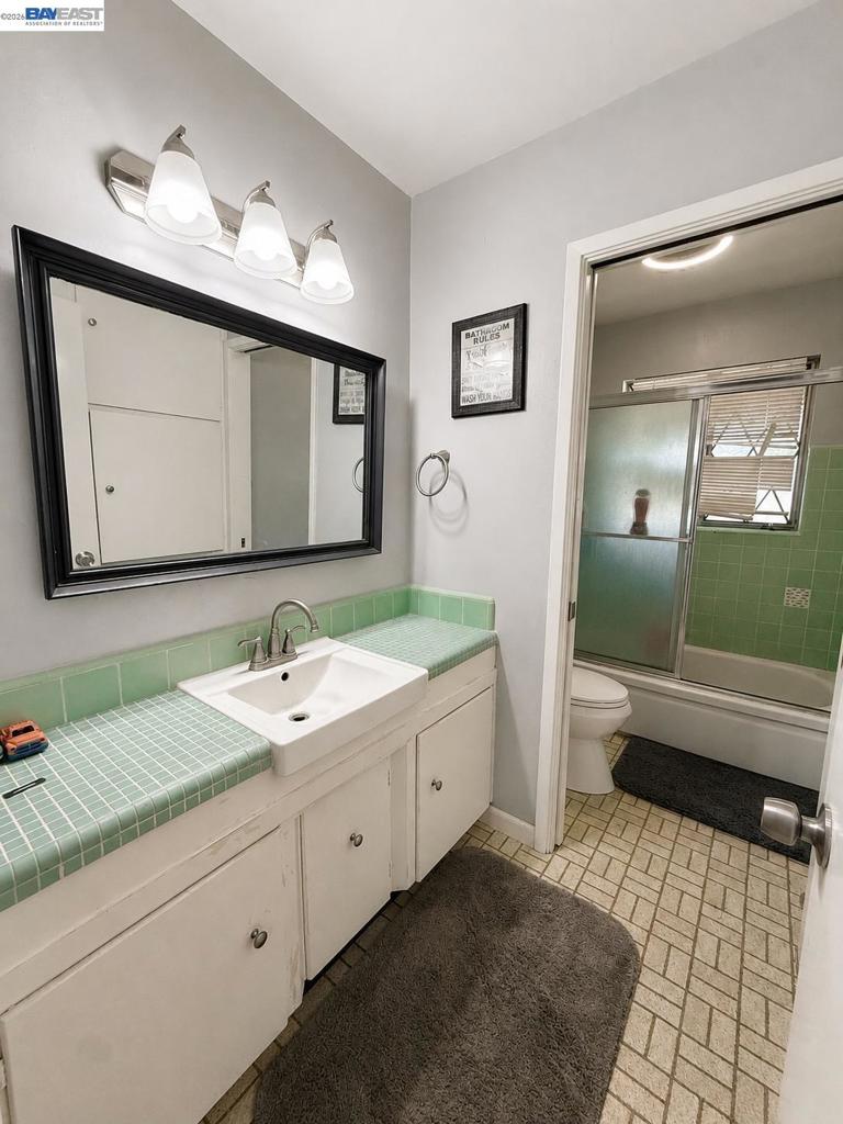 5814 Hemlock St Property Photo 24