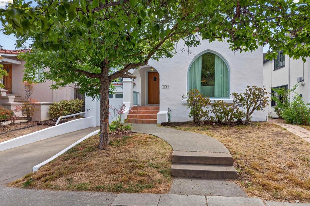 3996 Oakmore Rd Property Photo 1