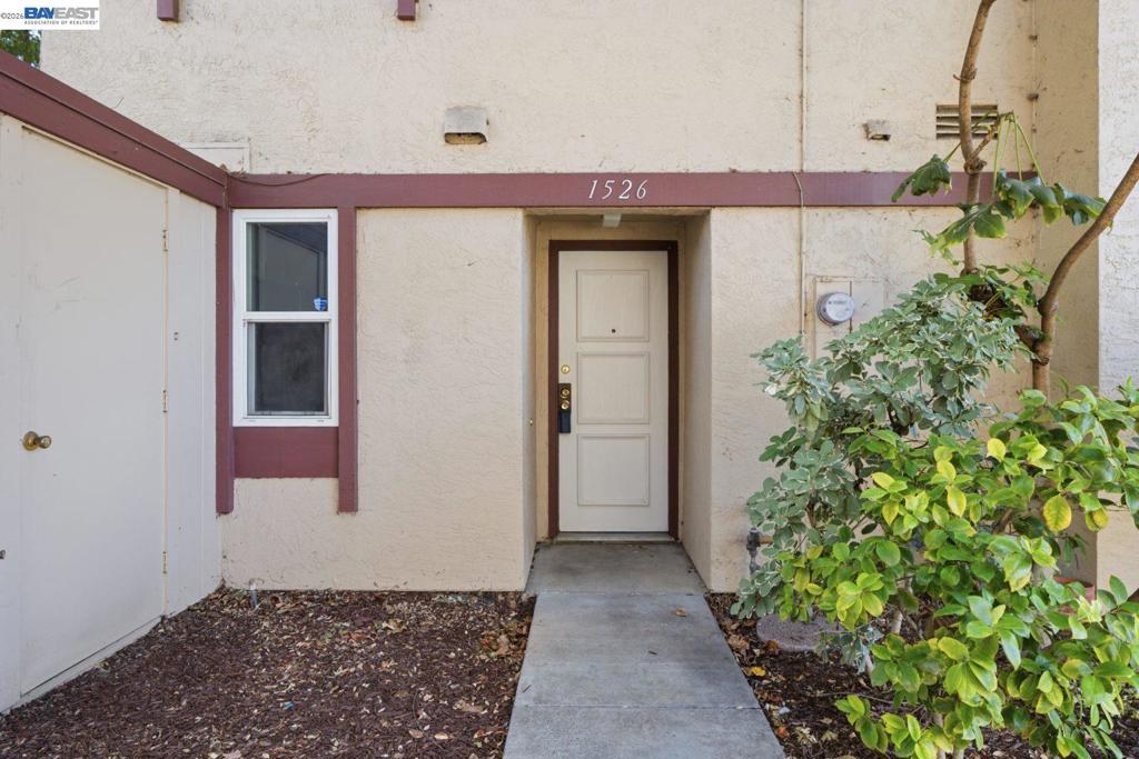 1526 Parkwood Pl Property Photo 2