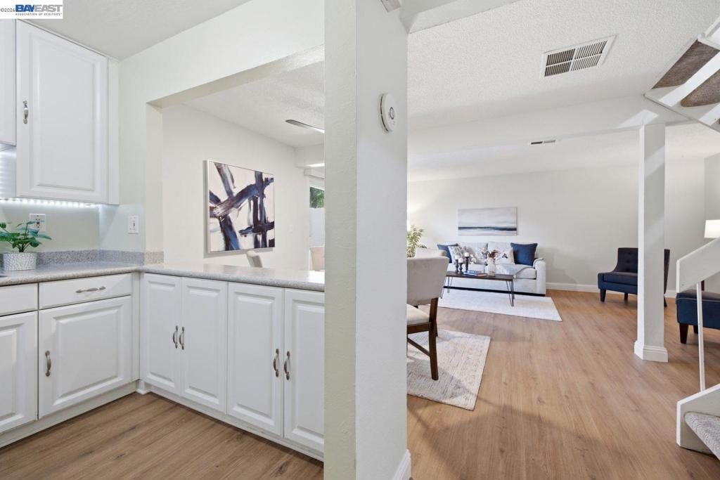 1526 Parkwood Pl Property Photo 3