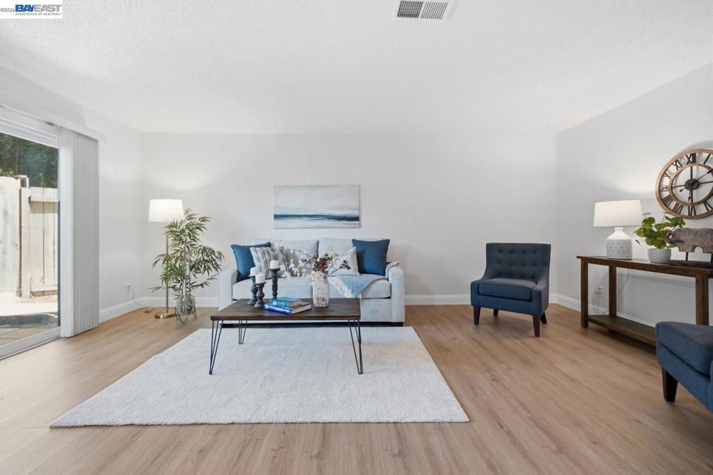 1526 Parkwood Pl Property Photo 8
