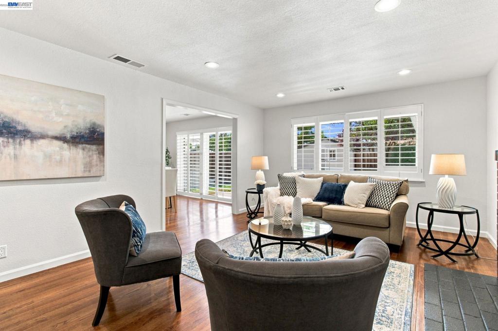 4127 Florida Ct Property Photo 6