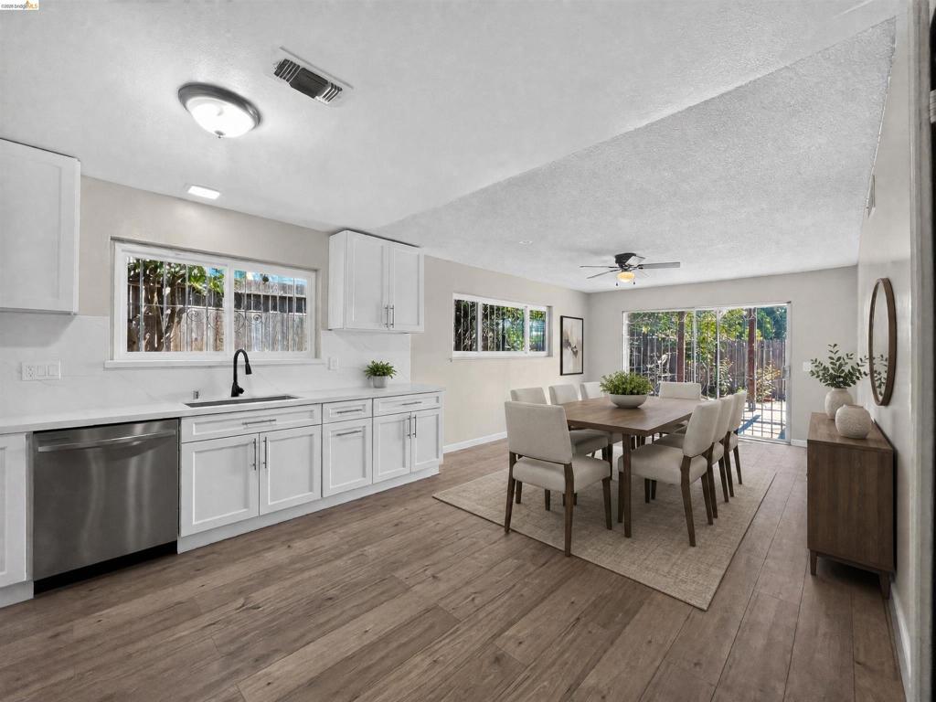 909 Mini Dr Property Photo 6