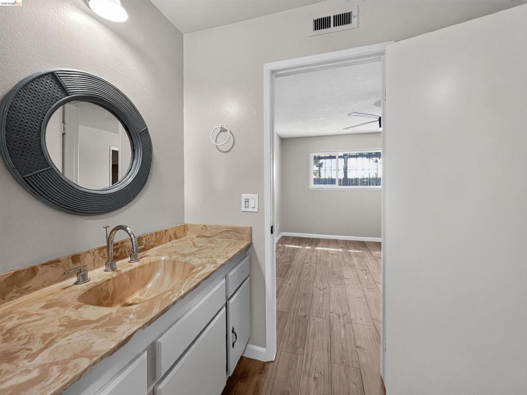 909 Mini Dr Property Photo 9