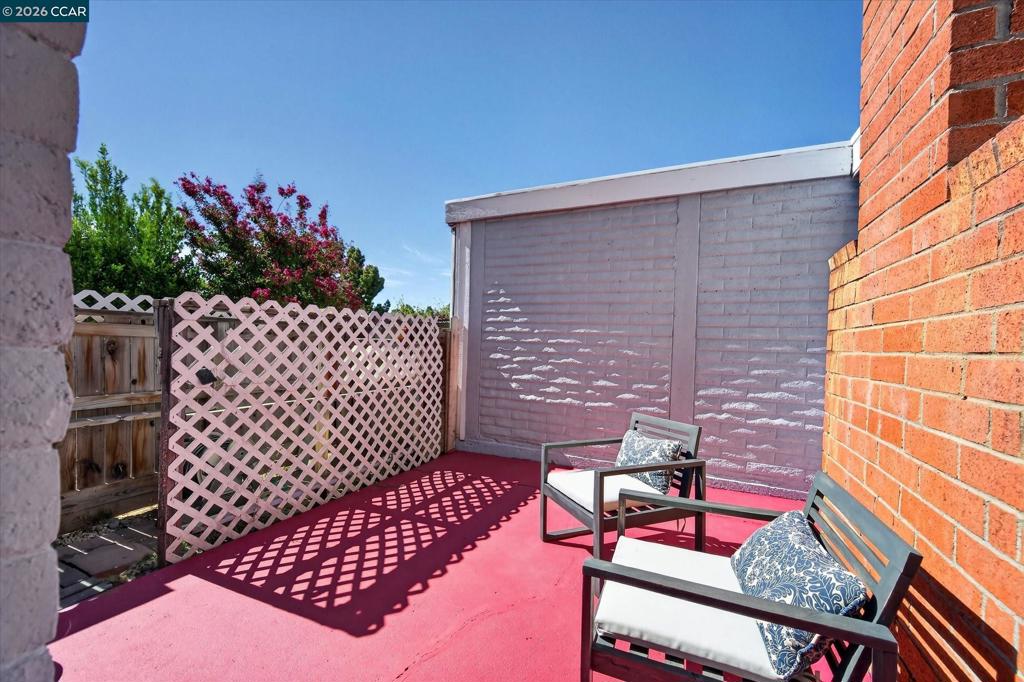 2900 Pear St Property Photo 6