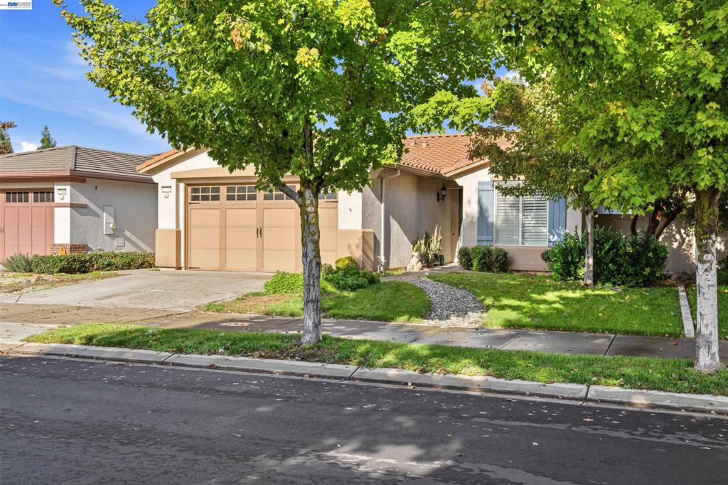 2336 Shadow Berry Dr Property Photo 1