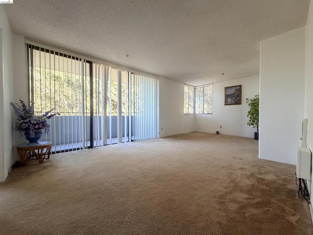 555 Pierce St 1021 Property Photo 4