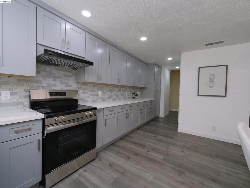 20 Yale Ct Property Photo 1