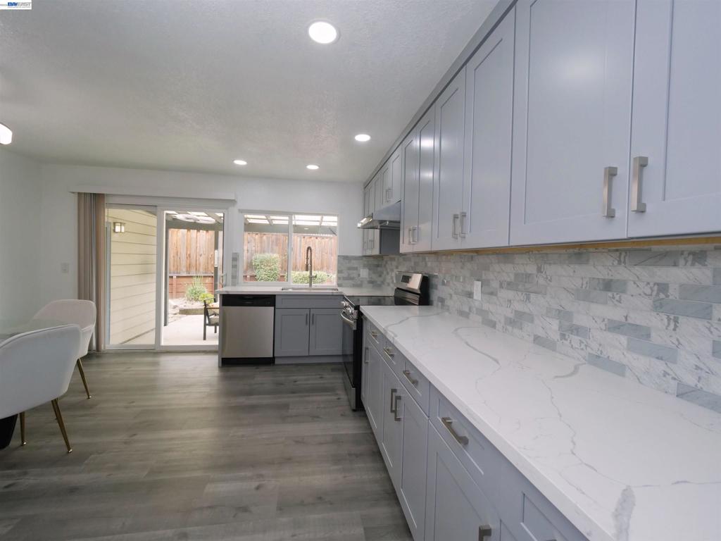 20 Yale Ct Property Photo 3