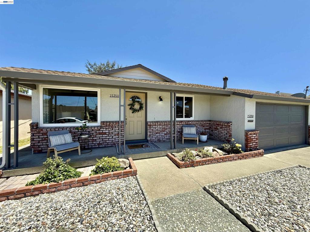 15350 Dewey St Property Photo 1